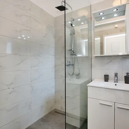 Marija Anchor Exclusive Konukevi