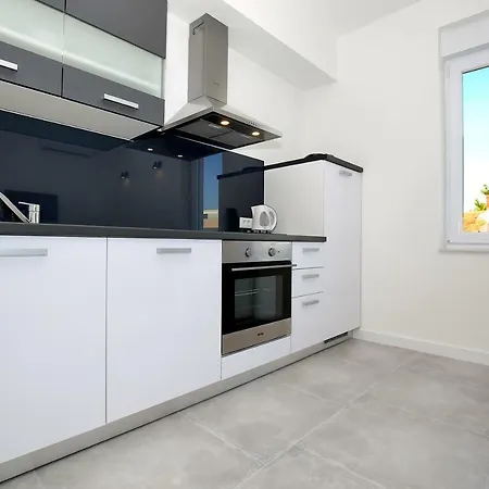 Marija Anchor Exclusive 4* Zara